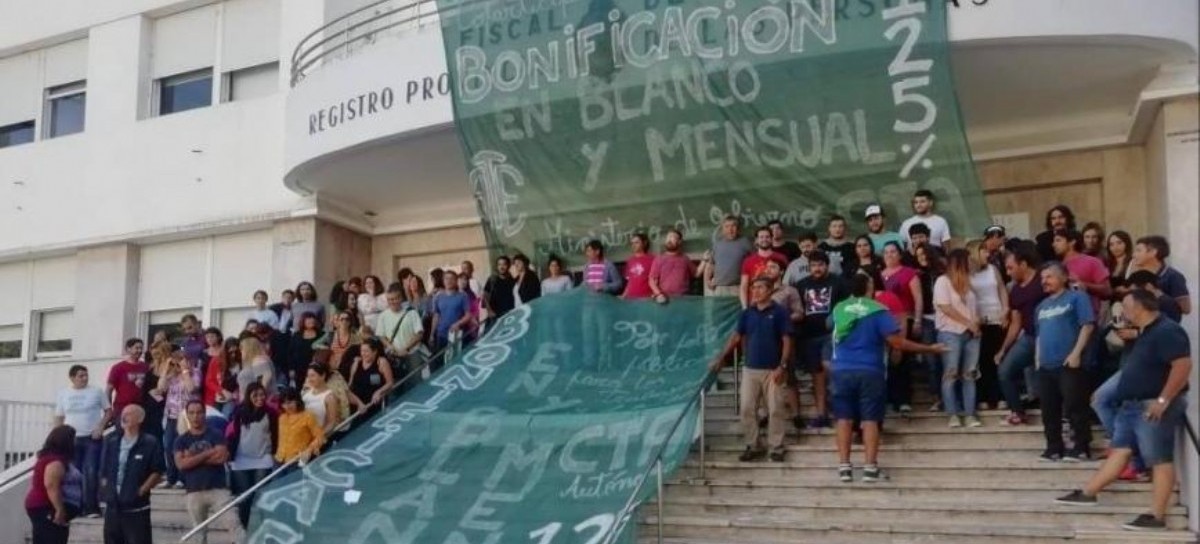 Gobierno: se inició el paro y estado de asamblea de los trabajadores del Registro de las Personas