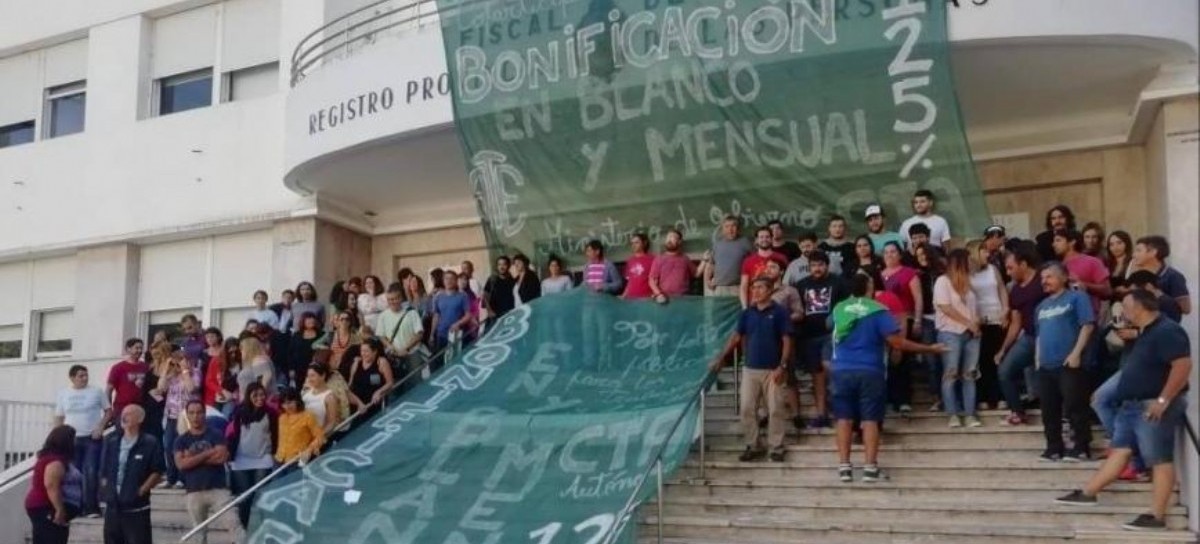 Gobierno: se inició el paro y estado de asamblea de los trabajadores del Registro de las Personas