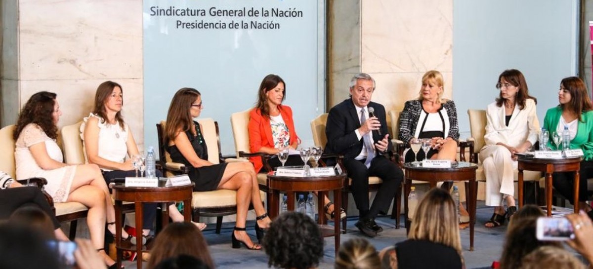 En jornada sobre equidad de género, el presidente pidió esfuerzos para "terminar con la desigualdad"