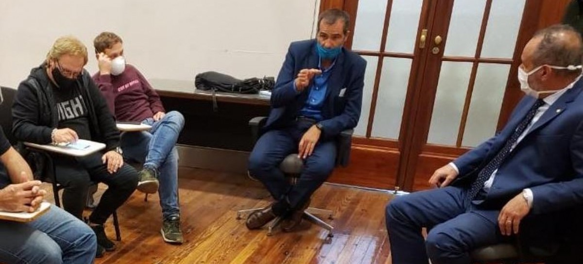 Comerciantes y empresarios de La Plata, acompañados por diputados, pidieron ayuda al Banco Nación