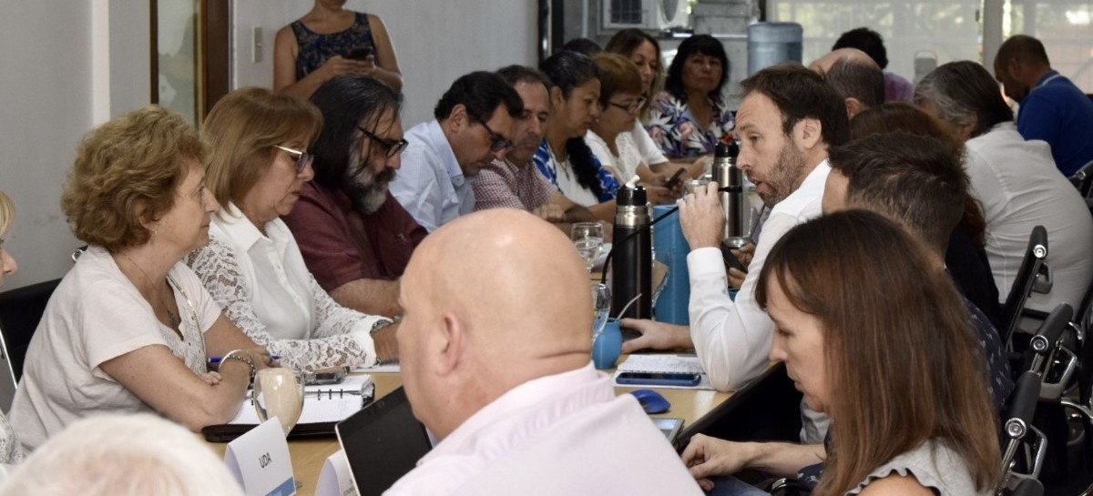 El Gobierno bonaerense propuso a los gremios docentes un incremento salarial de 40% hasta julio
