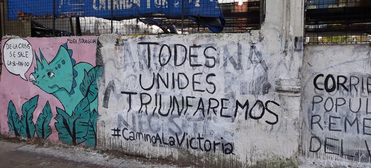 A juzgar por las pintadas, ¿Empiezan a cantar la marcha así: "Les muchaches peronistas…"?