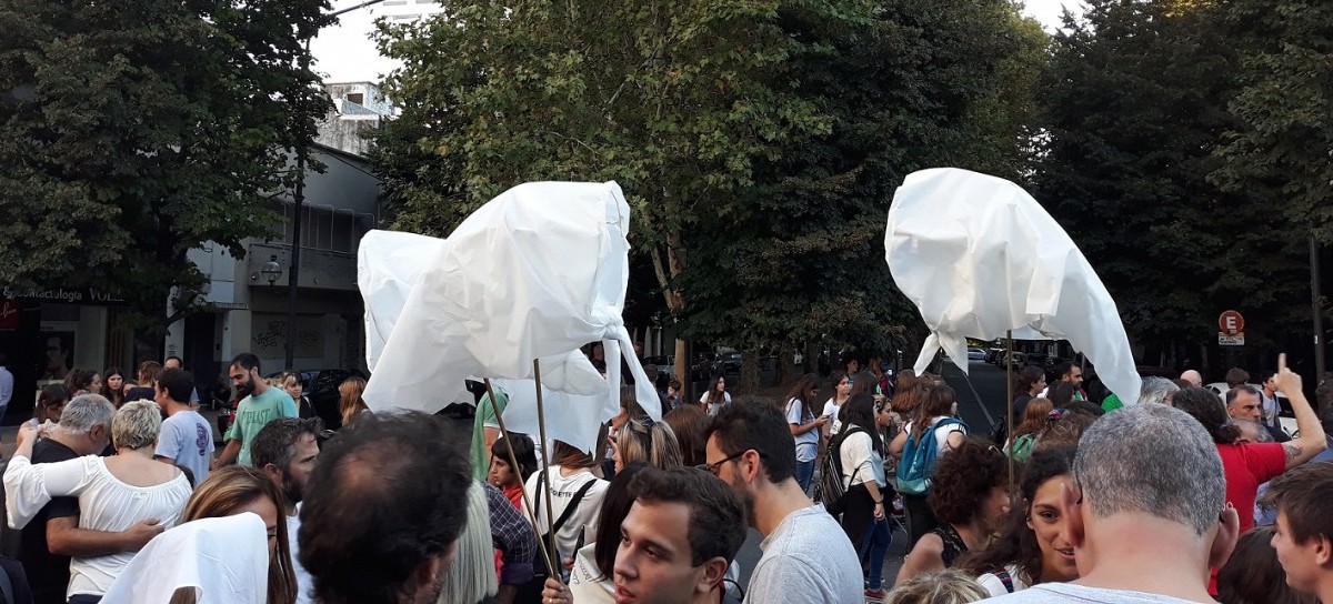 Organizaciones políticas, sindicales y estudiantiles marcharon y repudiaron el golpe militar de 1976