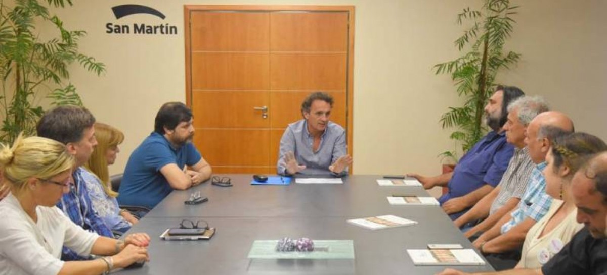 En plena "guerra" con el oficialismo, Baradel se reunió con Katopodis para hablar de educación