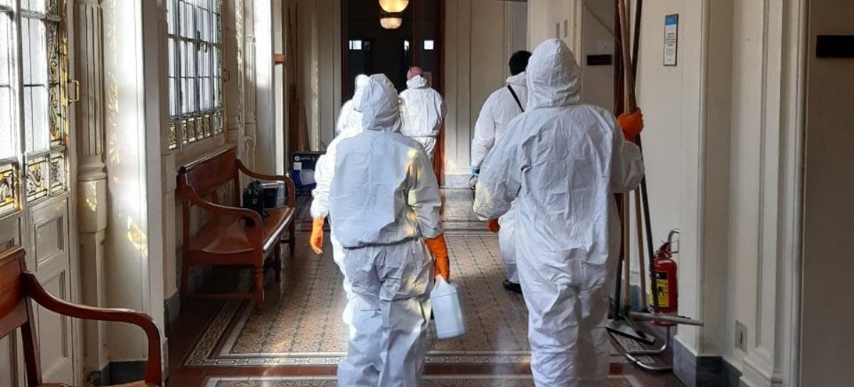 Congreso Nacional: al "estilo Berni", un dirigente gremial participó de la desinfección del edificio