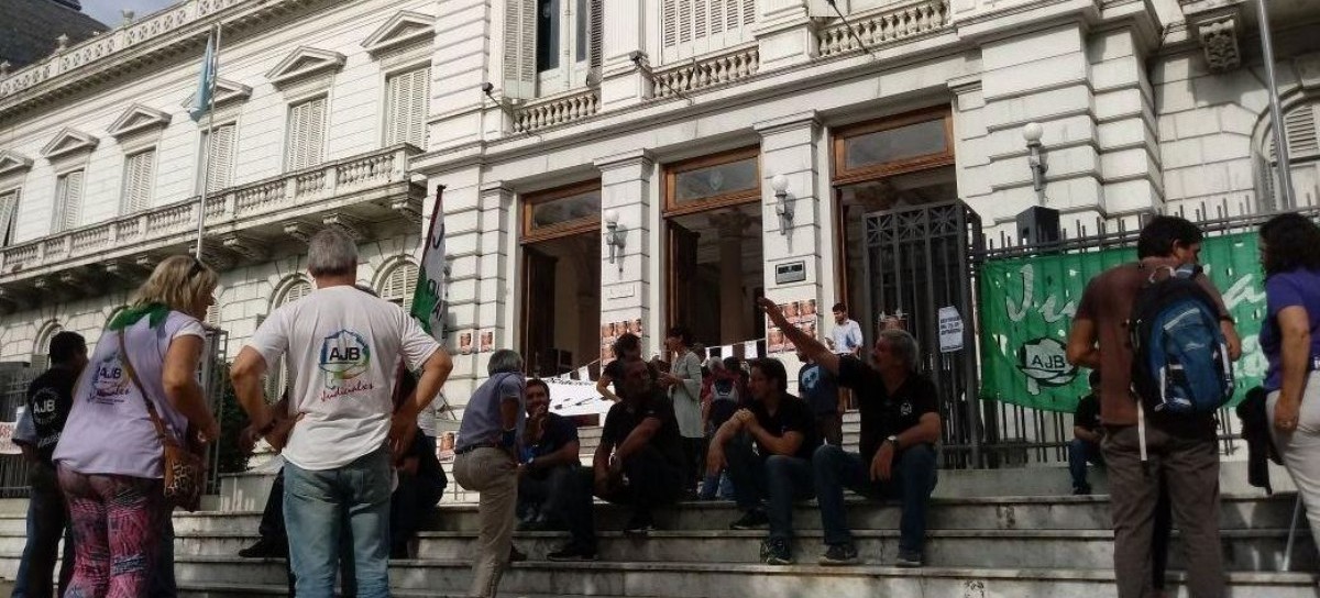 El reclamo de paritarias también afecta a otro sector: los judiciales, que pararon y  movilizaron