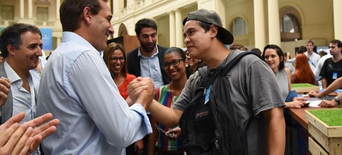 La Plata: Garro recorrió la Feria de Empleo Joven