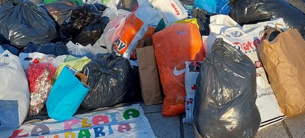 La Plata: la colecta de abrigos llenó de solidaridad la Plaza Moreno