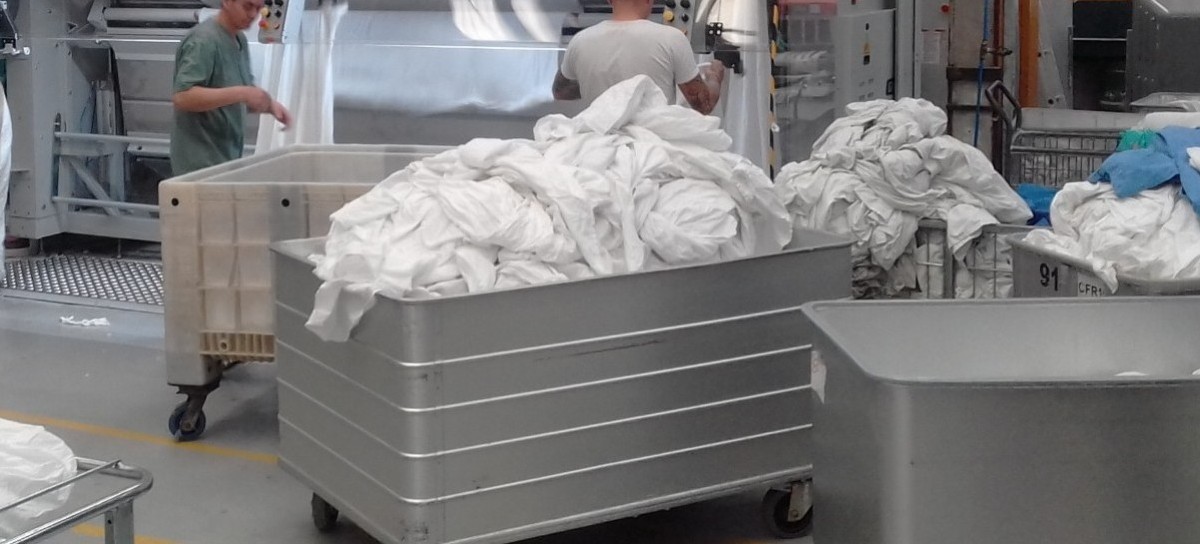Impulsan la generación de puestos de trabajo en cárceles bonaerenses con lavaderos industriales