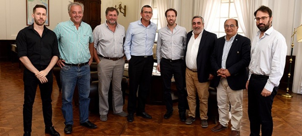 El ministro de Hacienda y Finanzas bonaerense, Pablo López, se reunió con intendentes radicales