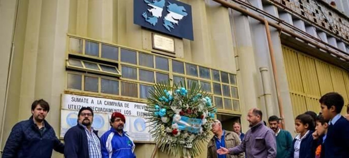 En emotivo acto homenajearon en el Astillero Río Santiago a veteranos y caídos en las Islas Malvinas