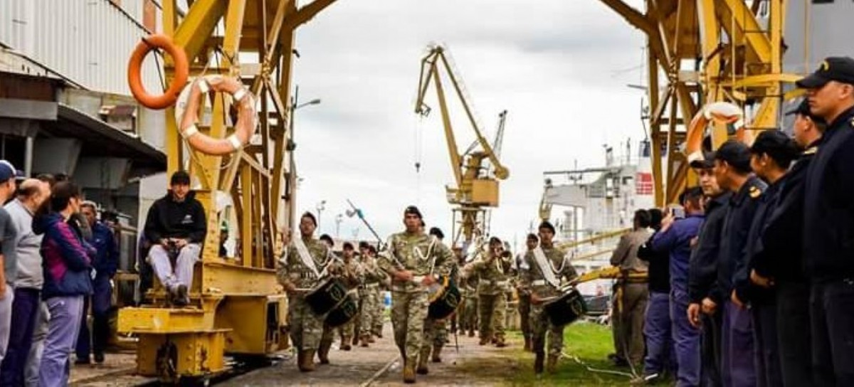 En emotivo acto homenajearon en el Astillero Río Santiago a veteranos y caídos en las Islas Malvinas