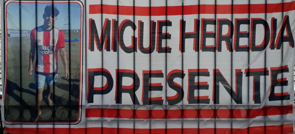 Familiares y amigos de Miguel Heredia reclamaron justicia frente al edificio ministerial de La Plata