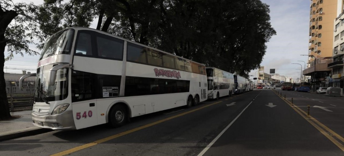 Reforzaron con micros las líneas de trenes Roca, Sarmiento y San Martín para el regreso de pasajeros