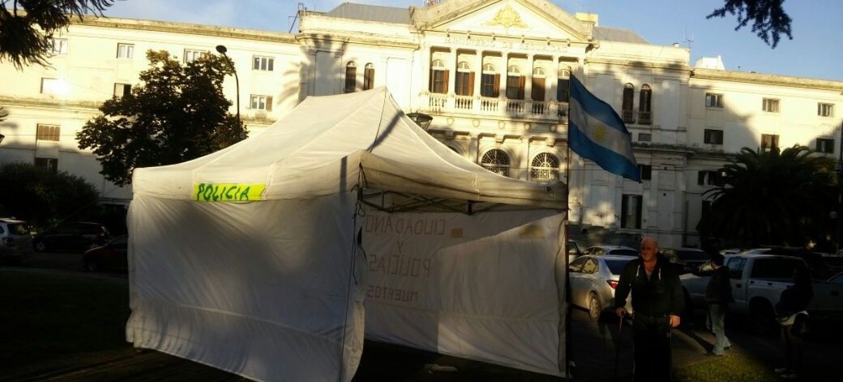 Los policías también reclaman frente al ministerio de Seguridad