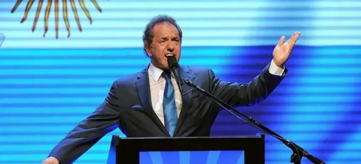 "Lo pedís, lo tenés": con "Volver al Futuro", Scioli le dio el gusto a un docente habitué de Twitter