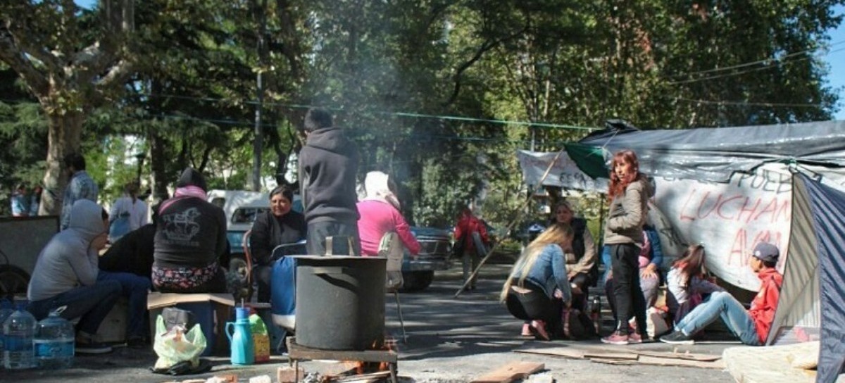 Los comerciantes marplatenses le reclamaron a Arroyo que levante los "acampes" en el centro