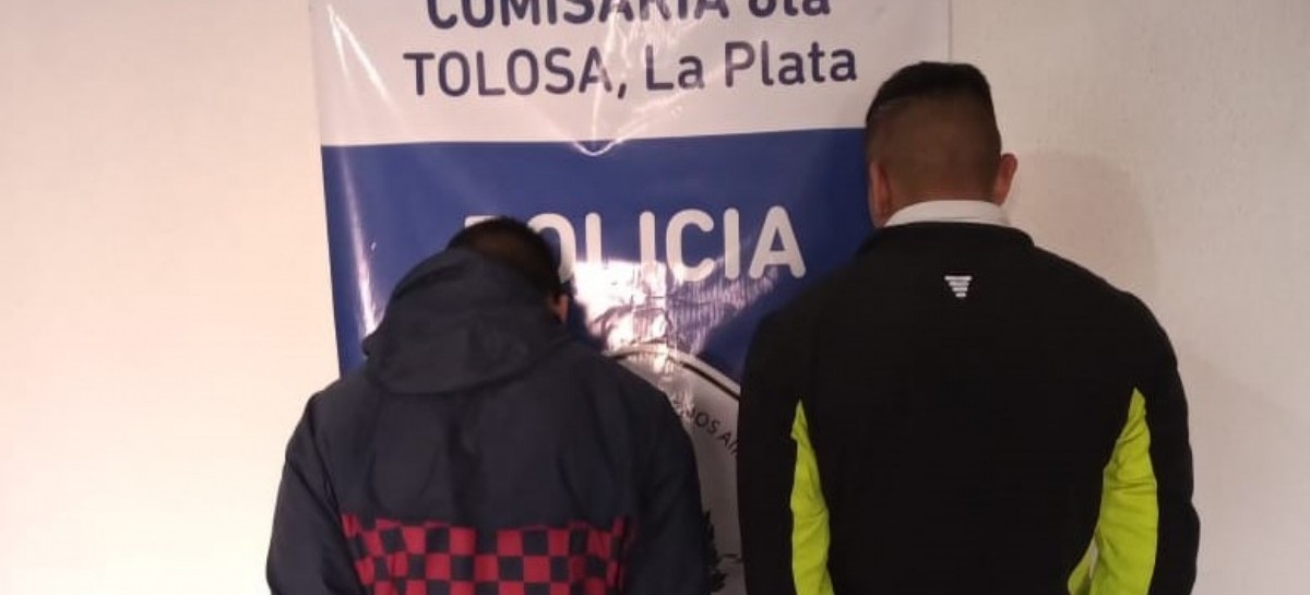 Iban zigzagueando con la moto y llamaron la atención de la Policía: llevaban marihuana