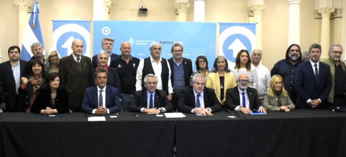 El piso salarial nacional de docentes será de 130.000 pesos a partir de marzo
