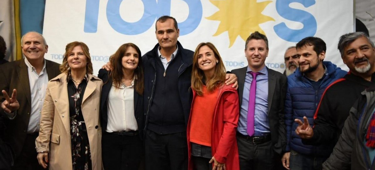 En una demostración de unidad inédita, los peronistas de La Plata presentaron el "Frente de Todos"