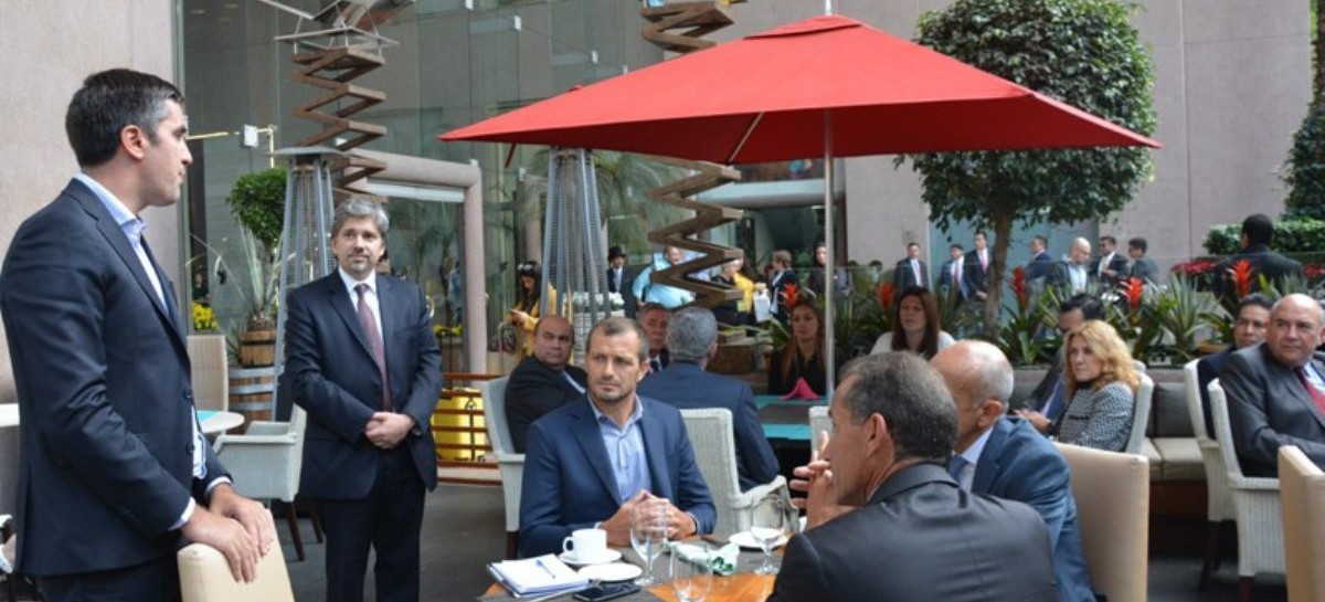 La delegación de legisladores bonaerenses sigue de reunión en reunión en México