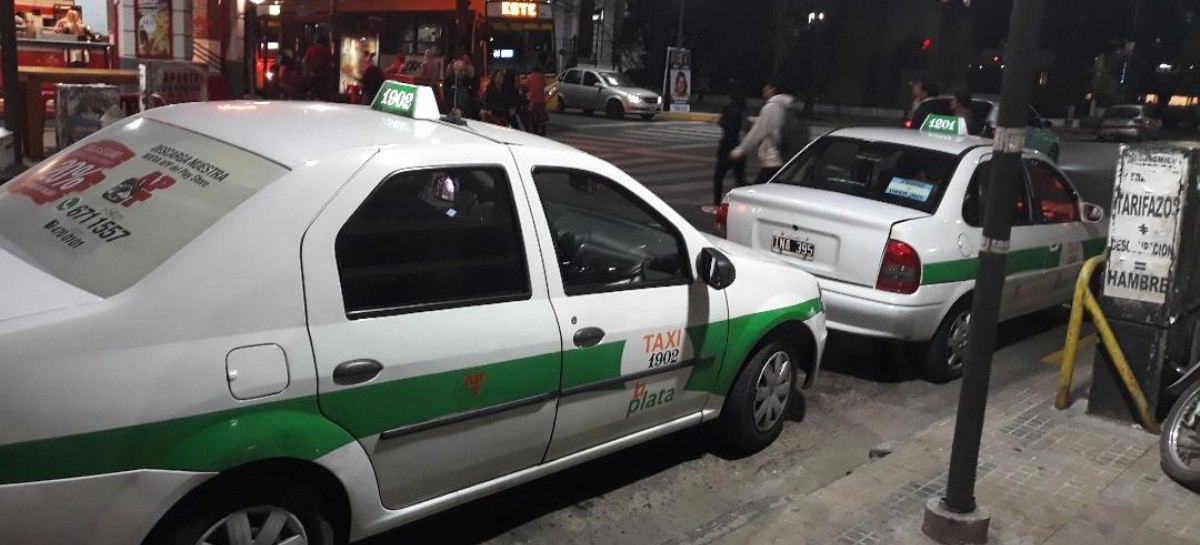 Taxistas de La Plata ajustan sus relojes: aumentan la bajada de bandera y las fichas por tramos