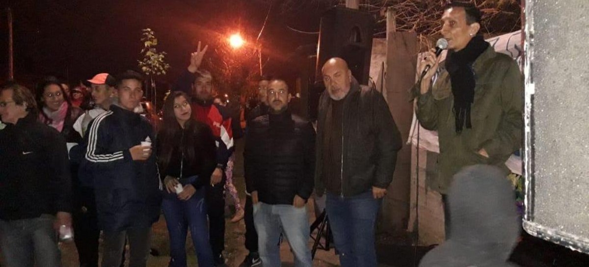 La olla popular "Barrio x Barrio" de La Plata cumplió un año y no hubo ollas: fue choriceada y torta