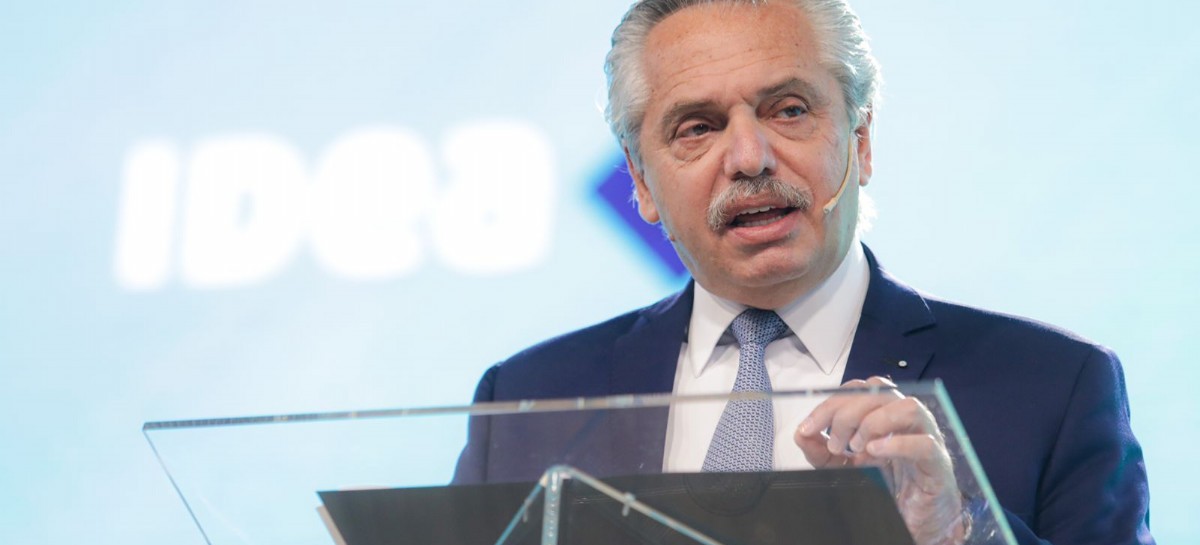 IDEA: Fernández pidió a los empresarios "unir esfuerzos en la construcción de una nueva sociedad"