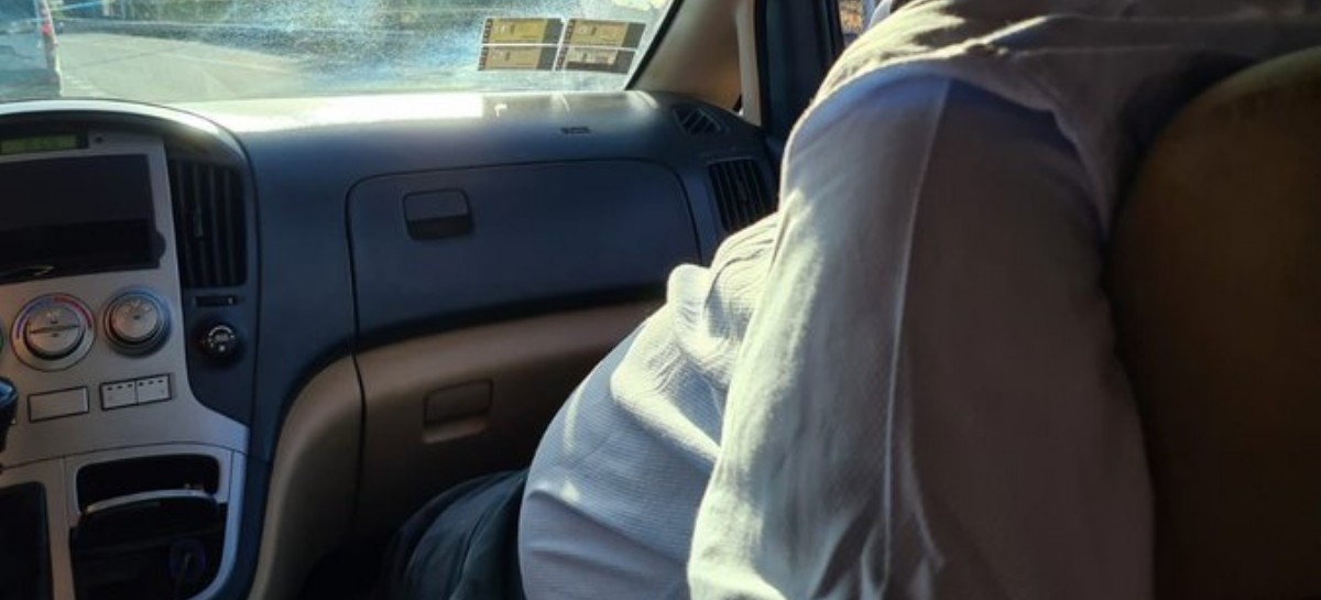 Sin cinturón de seguridad, un senador bonaerense salió a las rutas para visitar a intendentes amigos