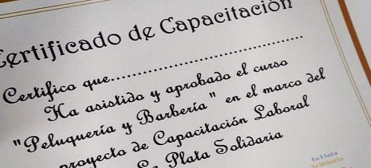 En La Plata cambiaron armas por capacitación y estudio: ya otorgan certificados de egresos