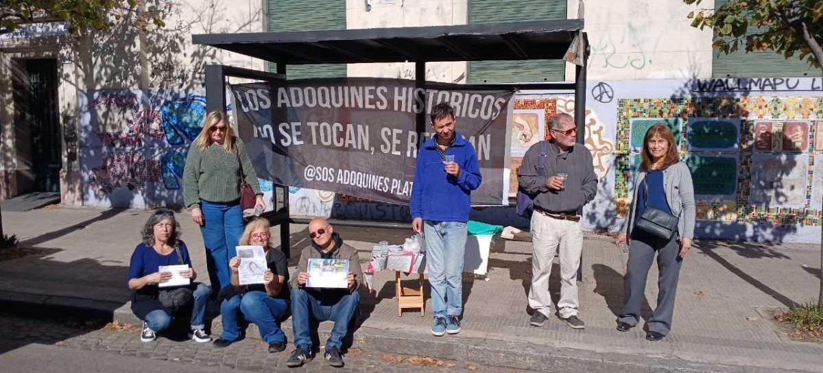 Adiós al adoquinado platense: carrera por el asfalto de plazas emblemáticas de la ciudad