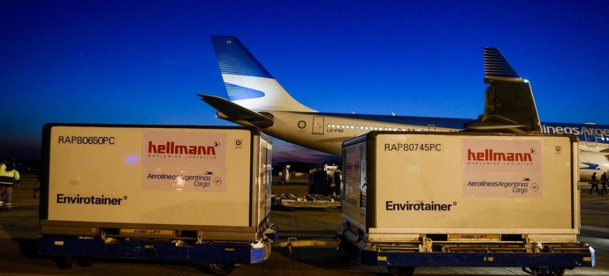 Llegaron más vacunas: esta vez, con el primero de 10 vuelos a China con 768 mil dosis de Sinopharm