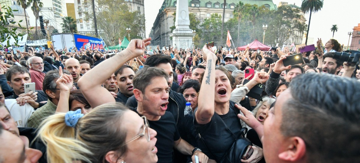 Axel Kicillof en la marcha por la Universidad Pública: "La educación no se vende, se defiende"