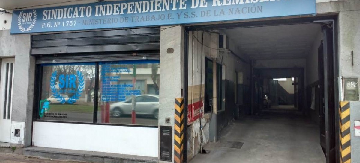 Acusan a funcionarios municipales de La Plata de "robarle habilitaciones en la cara" a los remiseros