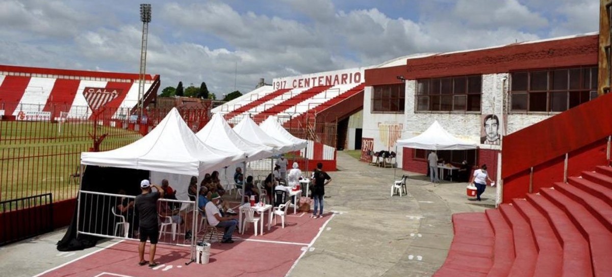 Lomas de Zamora: los clubes Los Andes y Banfield cuentan con centros de vacunación anti COVID-19