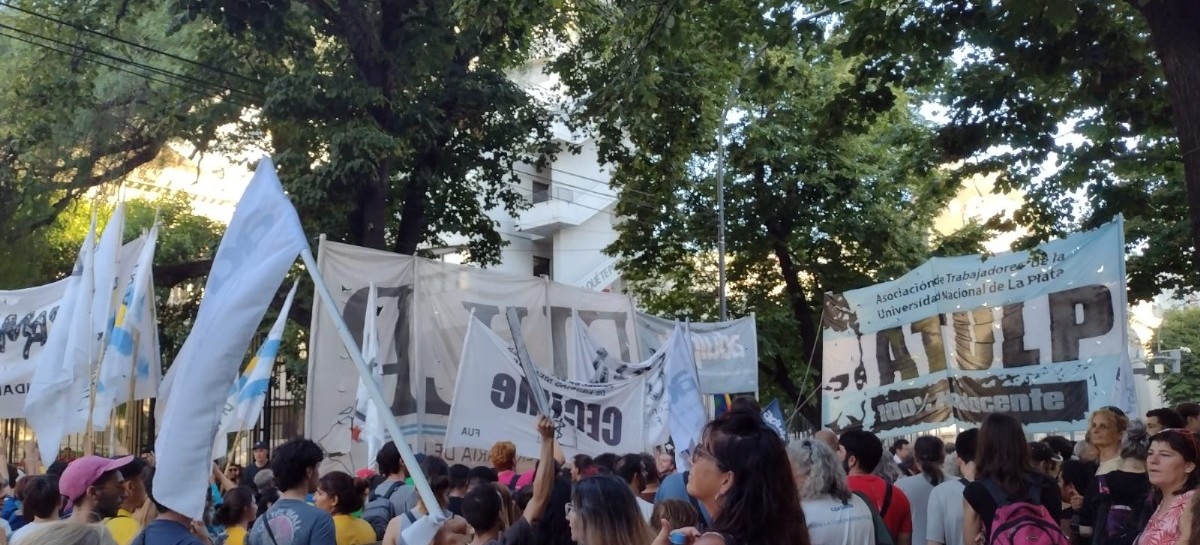 La comunidad universitaria platense unida en defensa de la educación pública