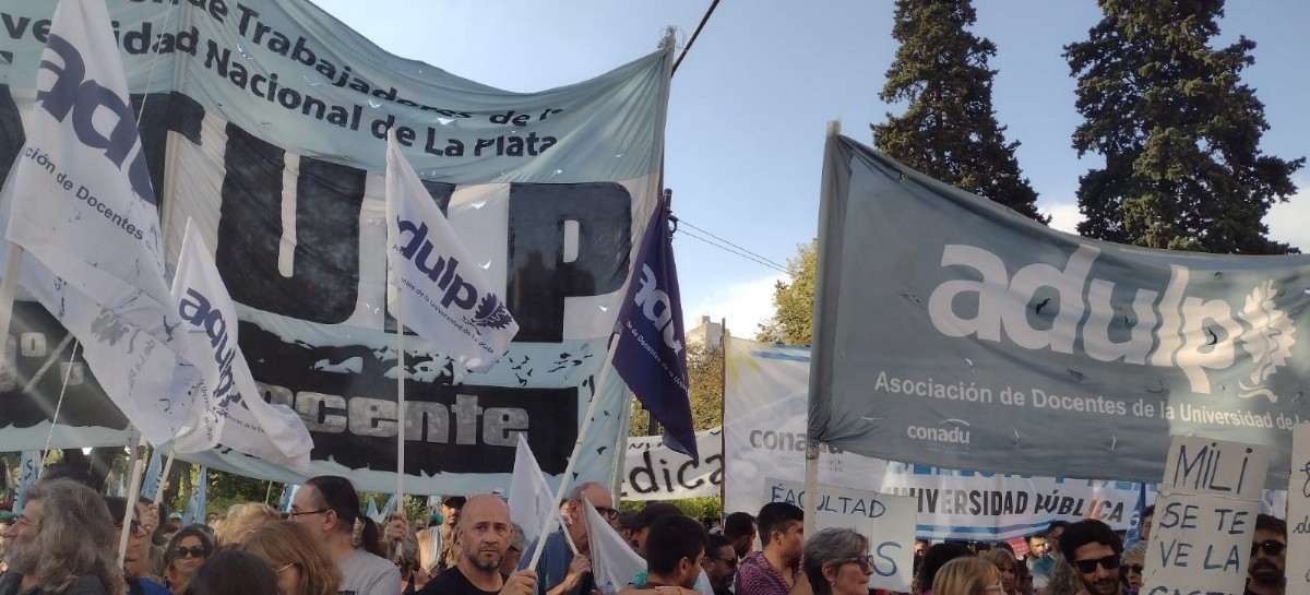 La comunidad universitaria platense unida en defensa de la educación pública