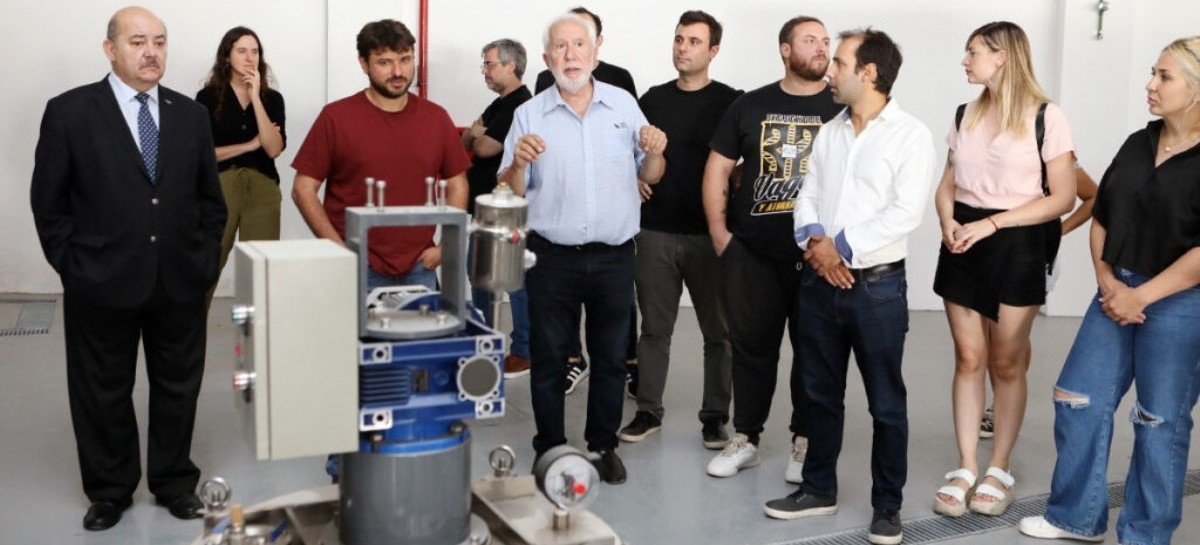 El dirigente social Juan Grabois visitó los emprendimientos de la Universidad Nacional de La Plata
