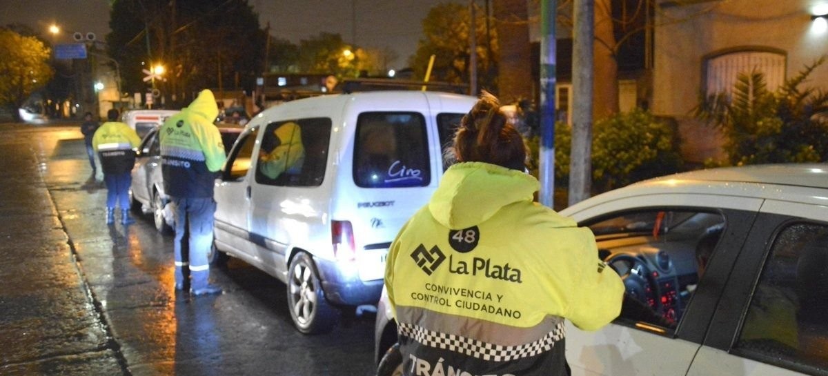 Ciudadano platense escrachó a inspectores de tránsito que están "flojitos de papeles"