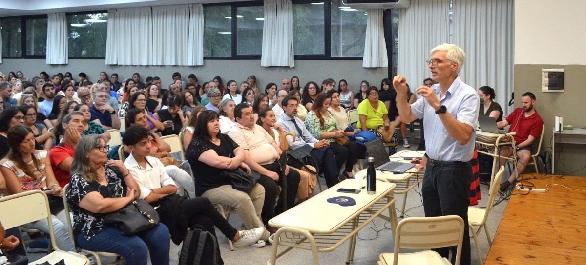 Facultad de Ingeniería de La Plata: más de 500 padres de alumnos se interiorizaron sobre la carrera