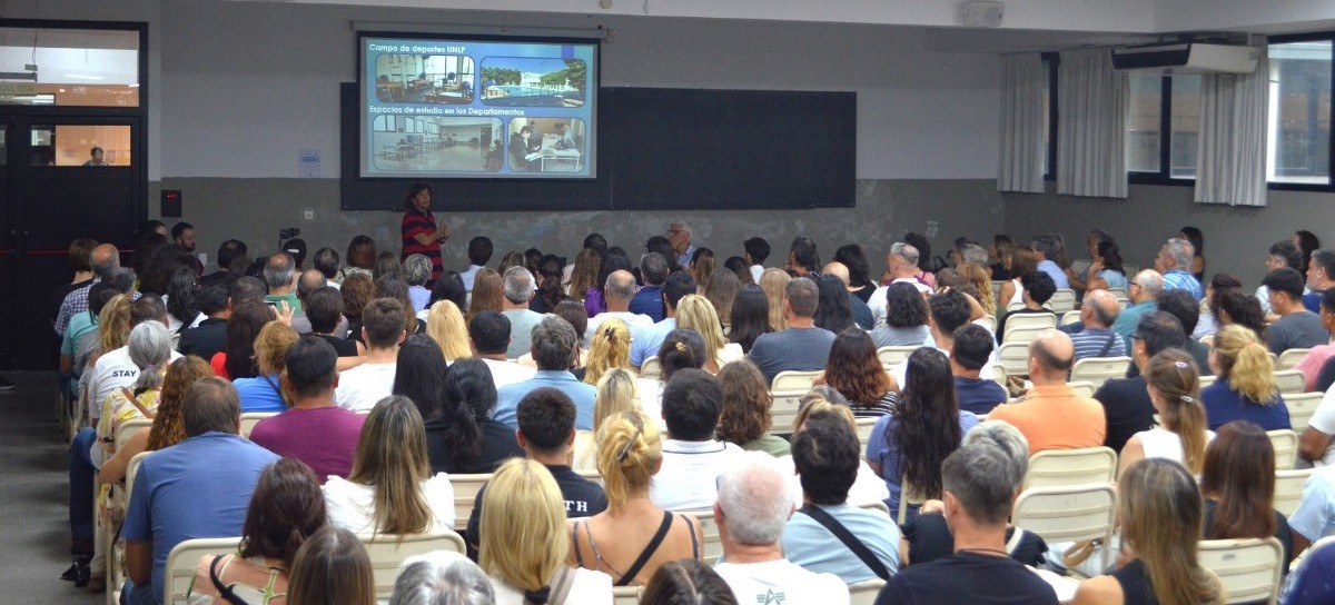 Facultad de Ingeniería de La Plata: más de 500 padres de alumnos se interiorizaron sobre la carrera
