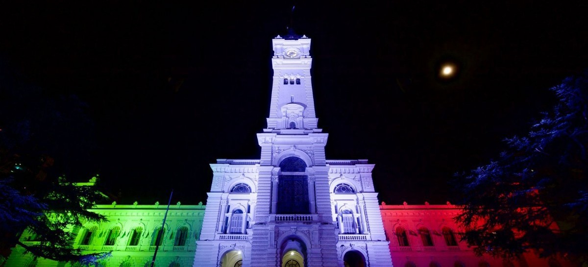 La Plata: el Palacio Municipal se iluminó en homenaje a Italia y sus inmigrantes