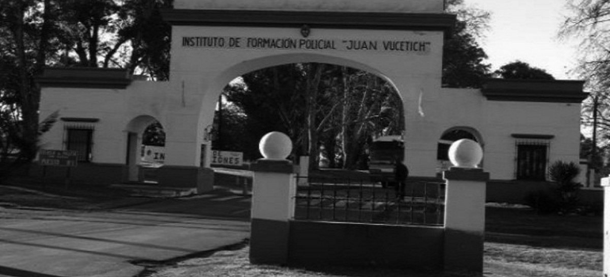 Un profesor de Derecho Penal felicitó a sus alumnas de policía por el "Día de la Masturbación"