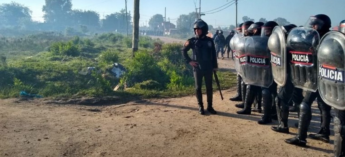 Guernica: con serios incidentes y enfrentamientos, la Policía bonaerense desalojó el predio tomado