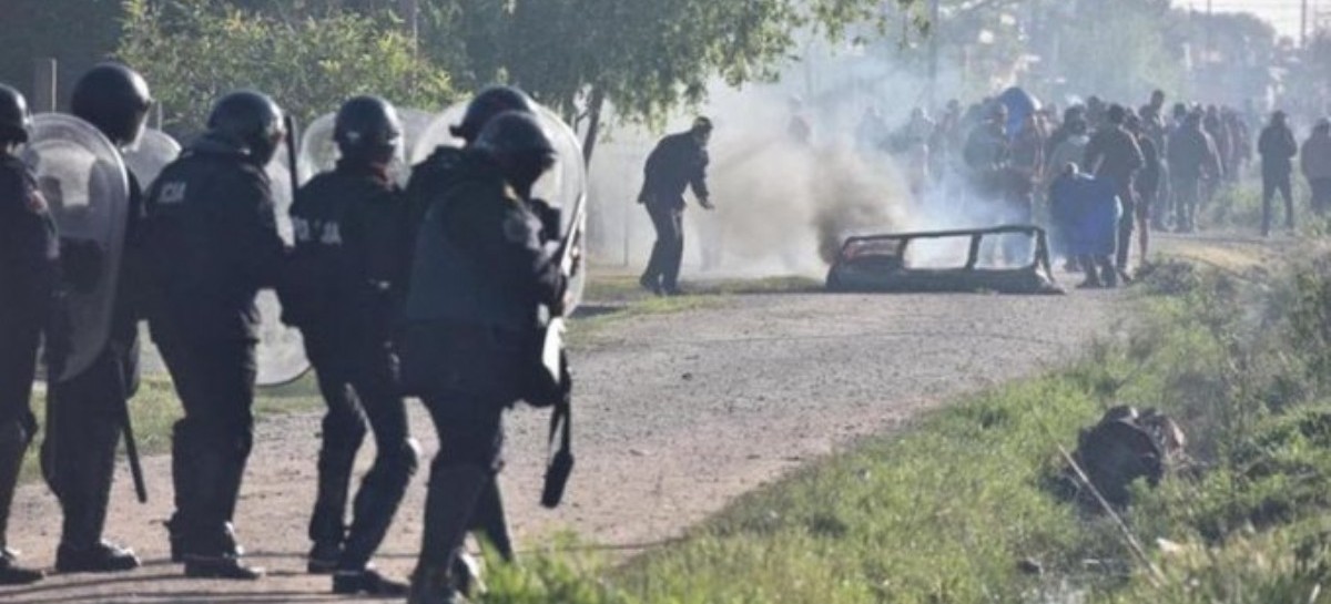 "Cuando asistas sin inmutarte a un desalojo ya formas parte del enemigo"