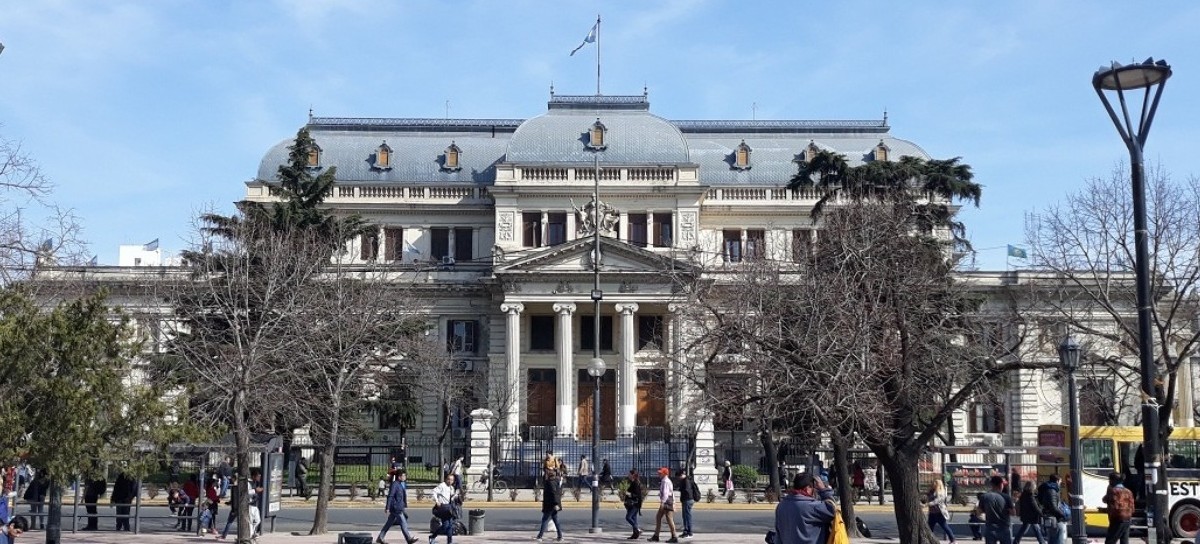 Gastos en Legislatura: Mosca prestó la residencia oficial a Massa para almorzar con sus legisladores