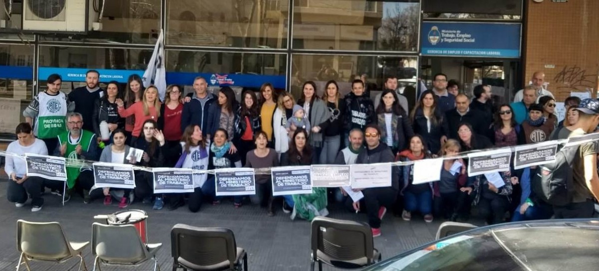 "Degradación": reclamo en La Plata por el pase de Ministerio a Secretaría de Trabajo de la Nación
