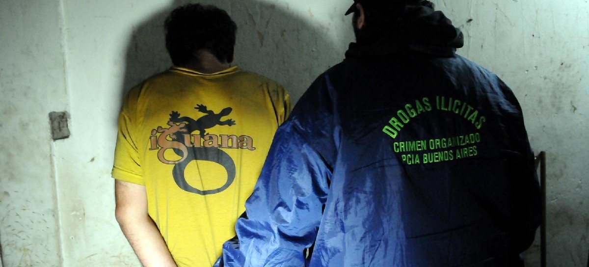 Avellaneda: Desbaratan y detienen a cuatro personas que producían cocaína, pasta base y marihuana