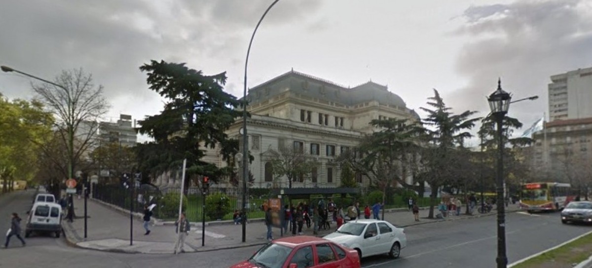 Ambas cámaras de la Legislatura bonaerense, a pleno este martes: Presupuesto y re-re de intendentes