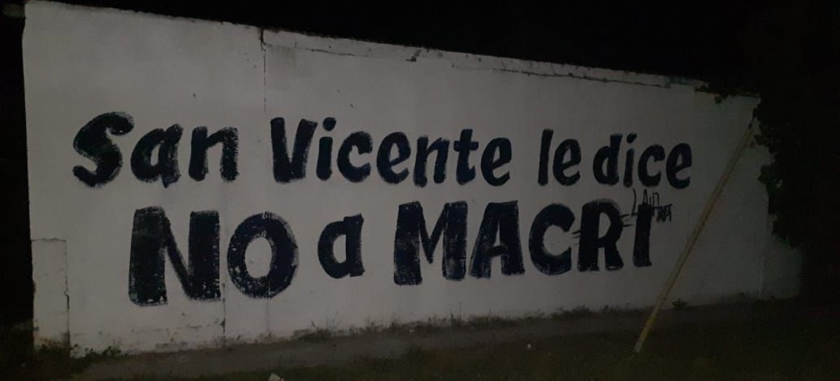 Con pintadas en el Conurbano, el peronismo salió a decirle "NO a Macri"